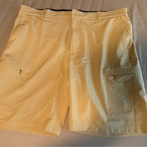 Izod Men's Beige Golf/Hybrid Shorts